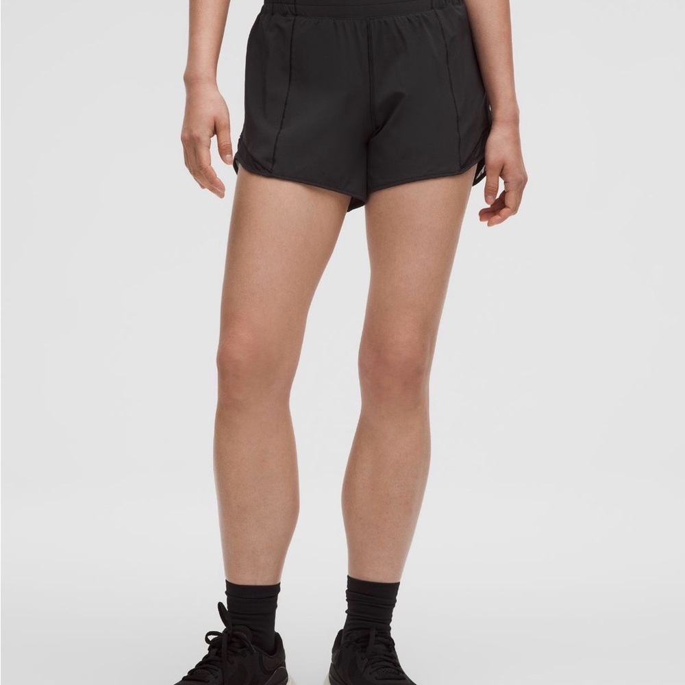 Lululemon Hotty Hot High-Rise Lined Short 4” size 6